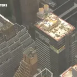 Pogled iz zraka na neboder na Manhattanu, ulicu zasule cigle: 'Zgrada se i dalje pomiče'