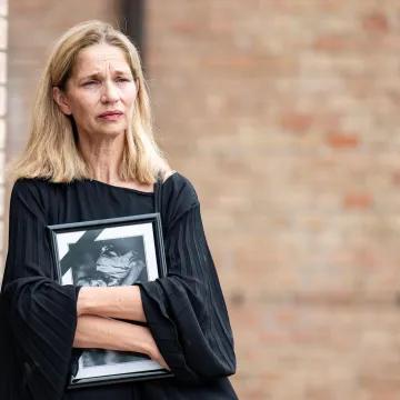 Suze, tuge i jecaji: Brojni poznati ispratili Zrinka Ogrestu na posljednji počinak