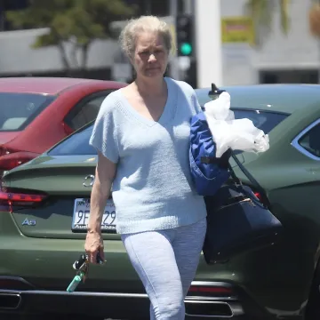 Bila je seks simbol 80-ih pa nestala iz Hollywooda: Slavnu glumicu sada mnogi ne bi prepoznali