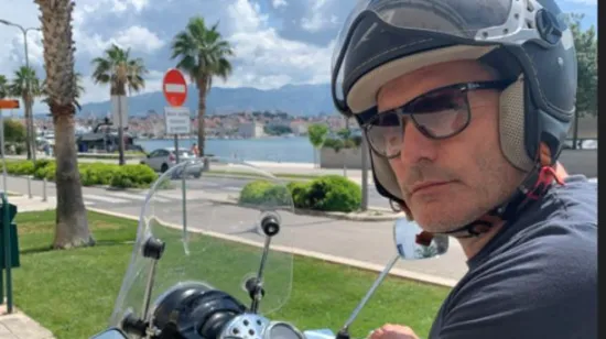 Motor, Korčula, miris mora i borova je sve &scaron;to mu treba: 'Mobitel ostavim doma, &scaron;ta će mi?'