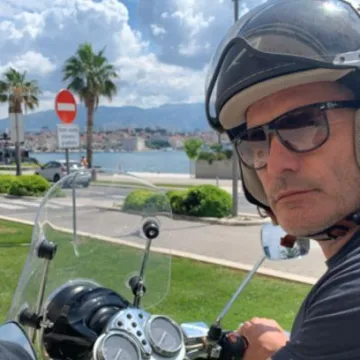 Motor, Korčula, miris mora i borova je sve &scaron;to mu treba: 'Mobitel ostavim doma, &scaron;ta će mi?'