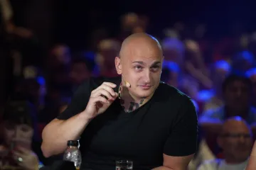 Desingerica na koncertu u Vodicama ponovno &scaron;okirao: Pogledajte &scaron;to je napravio obožavatelju