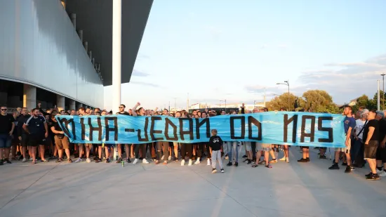 Navijači Osijeka održali prosvjed ispred Opus Arene u znak podr&scaron;ke legendi kluba