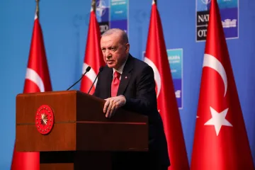 Erdogan liderima NATO-a darovao revolvere i streljivo, neki su poklon ostavili u Turskoj