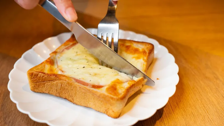 Tost će biti puno hrskaviji i ukusniji ako umjesto tostera i maslaca upotrijebite ovo