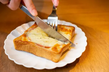 Tost će biti puno hrskaviji i ukusniji ako umjesto tostera i maslaca upotrijebite ovo