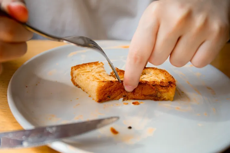 Tost će biti puno hrskaviji i ukusniji ako umjesto tostera i maslaca upotrijebite ovo