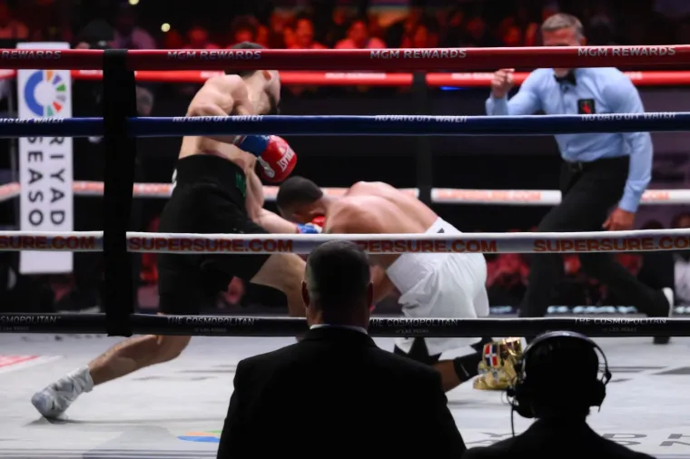 Zuffa Boxing 8: Pogledajte brutalni nokaut koji je &scaron;okirao boksački svijet