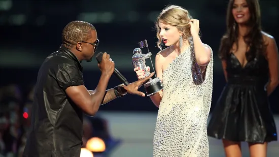Taylor Swift zbog Kanyea Westa navodno uvela osiguranje na vjenčanju: Sjećate li se skandala?