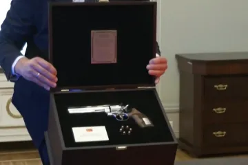 Kakav je to revolver dobio Milanović? Evo &scaron;to se zna o rijetkom oružju turske proizvodnje