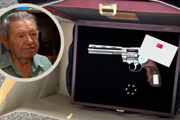 Evo koliko ko&scaron;ta revolver koji je Milanović dobio, vje&scaron;tak za oružje: 'To je kopija ova dva...'