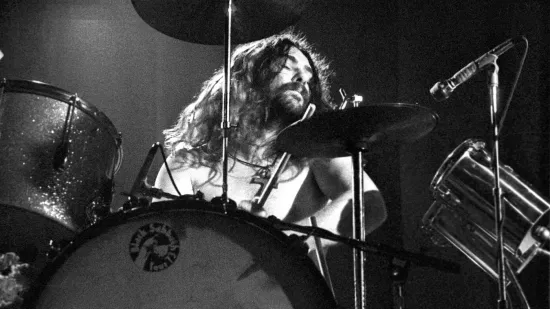 Legendarni bubnjar 'Black Sabbatha' otkrio da koristi kolica, ali fanovima je poručio samo jedno