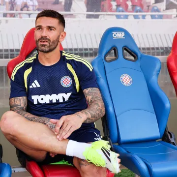 Pogledajte &scaron;to je Livaja radio na klupi dok je Hajduk igrao protiv Žiline