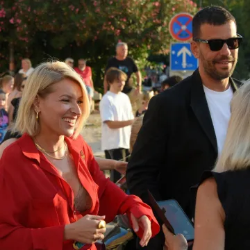 Glumačka elita okupila se u Areni: Pogledajte tko je sve pro&scaron;etao crvenim tepihom