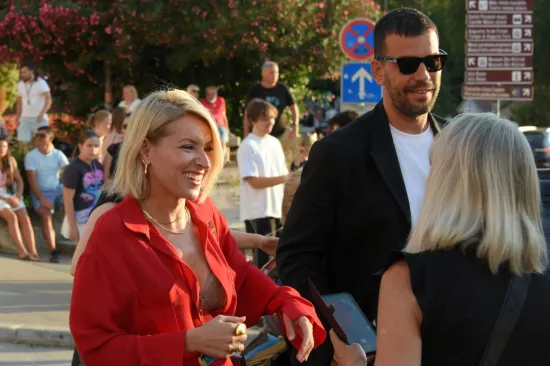 Glumačka elita okupila se u Areni: Pogledajte tko je sve pro&scaron;etao crvenim tepihom