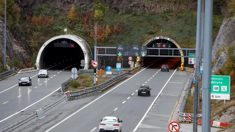 Prometna nesreća na A1, a vozilo u kvaru u tunelu Tuhobić: HAK upozorava vozače