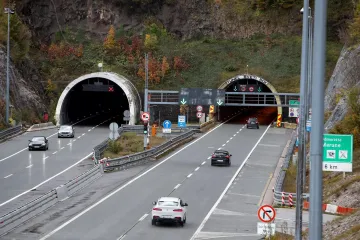 Prometna nesreća na A1, a vozilo u kvaru u tunelu Tuhobić: HAK upozorava vozače