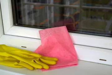 Ovako se pravilno čisti: Zanemareni detalj na prozoru može izazvati veliku &scaron;tetu