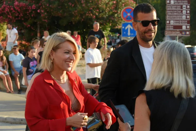 Njihova ljubav dugo je bila tajna: Suprug Anđelke Stević Žugić ukrao pažnju na crvenom tepihu
