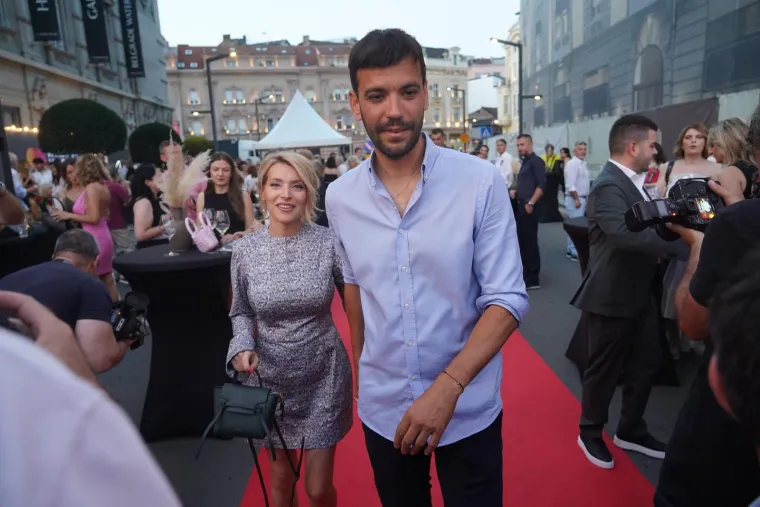 Njihova ljubav dugo je bila tajna: Suprug Anđelke Stević Žugić ukrao pažnju na crvenom tepihu