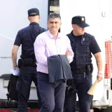 Uhićeni gradonačelnik stigao na ispitivanje: Pogledajte kako je iza&scaron;ao iz marice