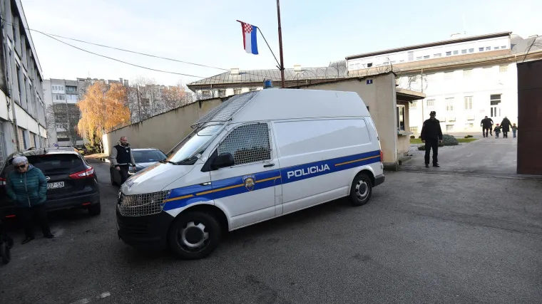 Hrvatski policajac udaljen iz službe: Sumnja se da je bio nasilan