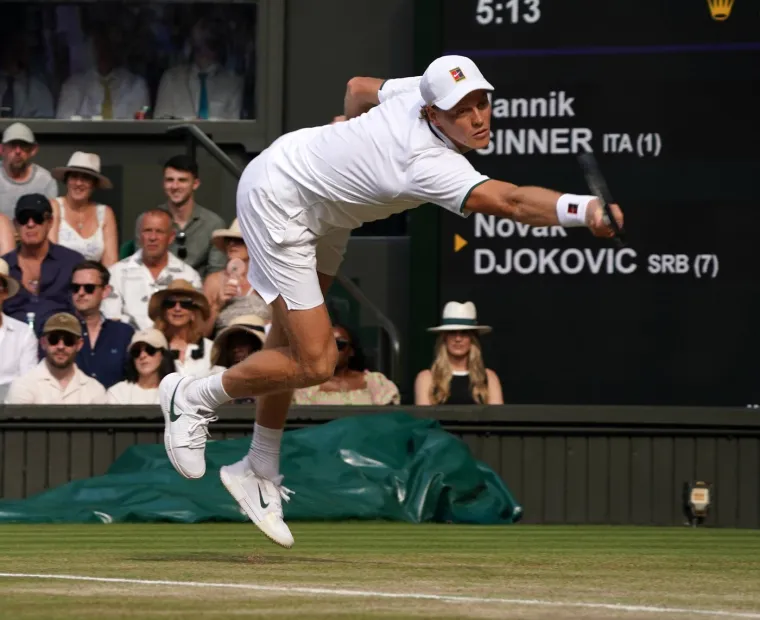 Jannik Sinner uvjerljivo pobijedio Novaka Đokovića i plasirao se u finale Wimbledona