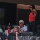 Brad Pitt pravi je kit: S predivnom je ženom gledao utakmicu, a jedan detalj na njemu zbunio je sve