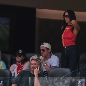 Brad Pitt pravi je kit: Pogledajte s kim je gledao utakmicu, jedan detalj zbunio je sve