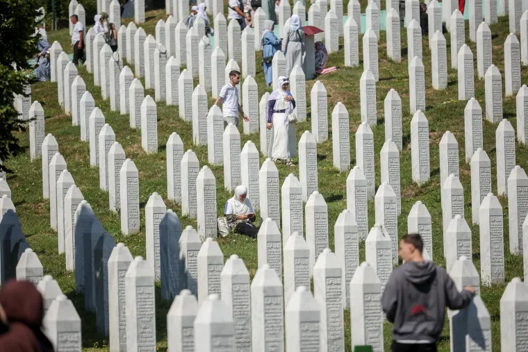 Majka Srebrenice: 'Rekao je da u&scaron;uti dijete, onda mu je odsjekao glavu - trup bacio'