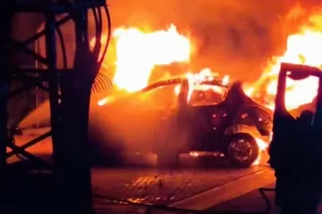 Vatrogasci objavili dramatičnu snimku: Pogledajte kako je vatra gutala auto u Podstrani