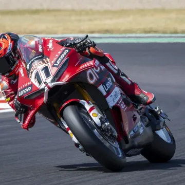 Prva pobjeda Lecuone u Superbikeu za prekid nevjerojatne dominacije timskog kolege