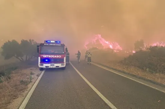 Grom izazvao požar na Čiovu, buknulo na jo&scaron; nekoliko lokacija na Jadranu: 'Situacija nije dobra'