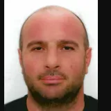 Ako ga vidite, ne prilazite mu: Policija traga za ovim mu&scaron;karcem, naoružan je