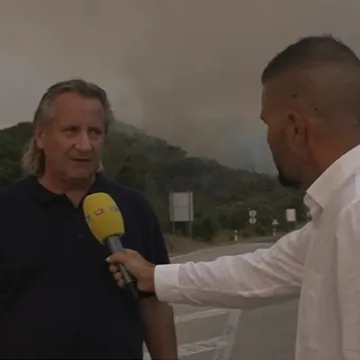 Požar na Korčuli ra&scaron;trkao se na sve strane, zapovjednik Simović: 'Ovdje sve može biti ugroženo'
