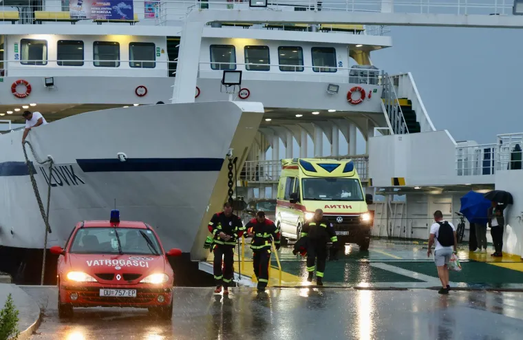 Smilovalo se nebo: Ki&scaron;a pomogla vatrogascima na Korčuli, pogledajte prizore nakon buktinje