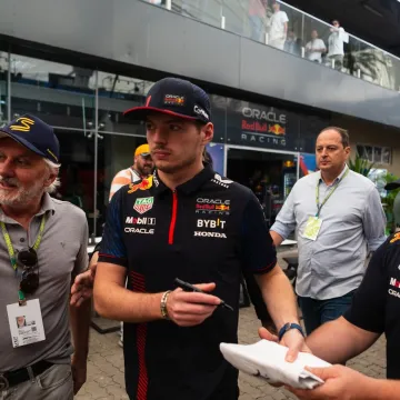 Svi pričaju o Verstappenu i Mercedesu, a biv&scaron;i F1 &scaron;ef upozorava: 'Toto nije lud da to napravi'