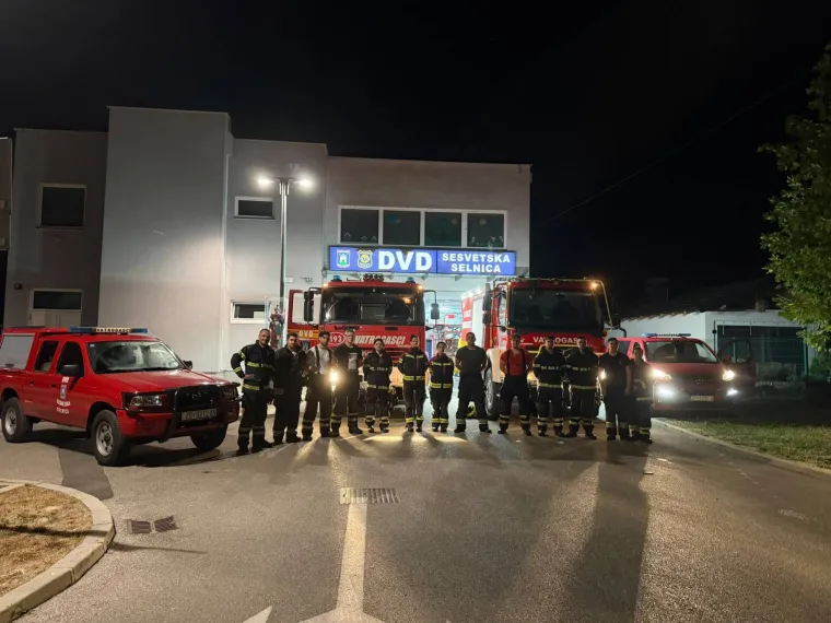 Dramatični prizori buktinje u Sesvetama: Izgorjelo 10 automobila, vatra zahvatila i brod