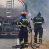 Korčula i dalje gori! Na terenu 220 gasitelja, stiže treći kanader, dvoje vatrogasaca ozlijeđeno