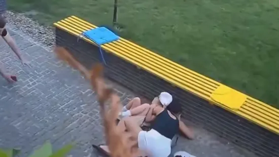 Tijelom prekrila djevojčicu da je spasi od eksplozije: &Scaron;iri se dramatična snimka napada