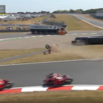 Lecuone imao pobjedu u rukama pa doživio &scaron;ok: Jedan pad promijenio sve u Superbike drami