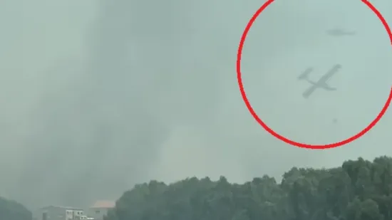 Sekunde dijelile od katastrofe: Kanader zahvatio sajlu helikoptera tijekom ga&scaron;enja požara
