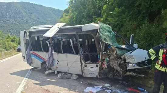 Vožnja strave u susjedstvu: Djevojka poginula u prevrtanju minibusa, 16 ljudi zavr&scaron;ilo u bolnici