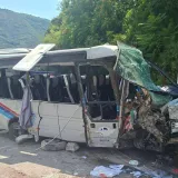 Vožnja strave u susjedstvu: Djevojka poginula u prevrtanju minibusa, 16 ljudi zavr&scaron;ilo u bolnici