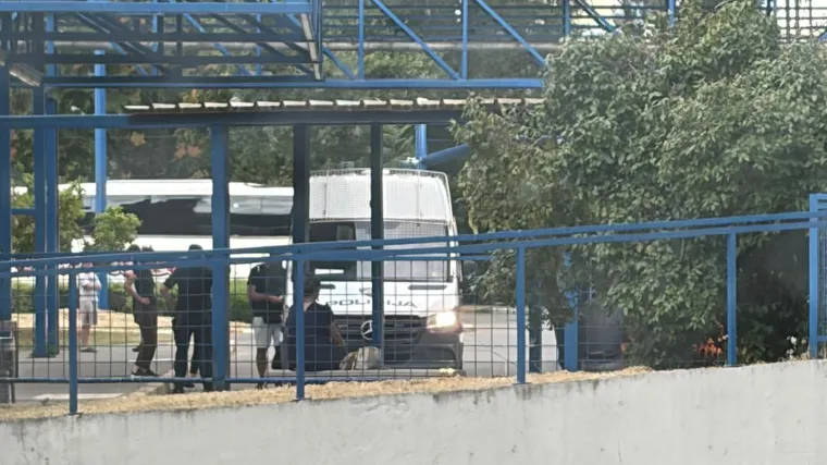 Tri djevojke opljačkale ženu dok je preuzimala prtljagu u Zagrebu: Donosimo snimku kad je stigla policija