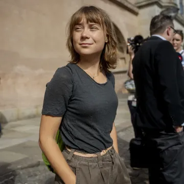 Dok Greta Thunberg spa&scaron;ava svijet, njezina sestra osvaja pozornost goli&scaron;avim izdanjima i glazbom