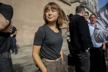 Dok Greta Thunberg spa&scaron;ava svijet, njezina sestra osvaja pozornost goli&scaron;avim izdanjima i glazbom