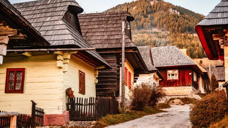 Selo sa 14 stanovnika izgleda kao iz bajke: Mje&scaron;tani ga uspoređuju sa životom u kanalizaciji