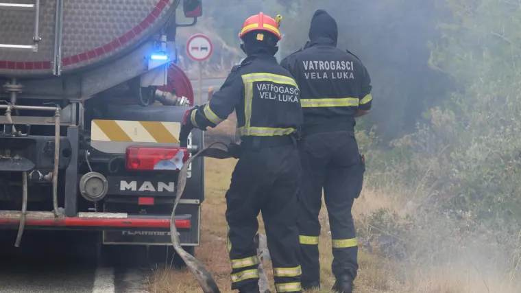 Zbrajaju se &scaron;tete na Korčuli nakon velikog požara: 'Užasnula sam se!