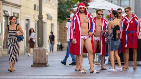 Zgodni, preplanuli i goli do pasa: Hrvatski vaterpolisti u kupaćima odu&scaron;evili prolaznike